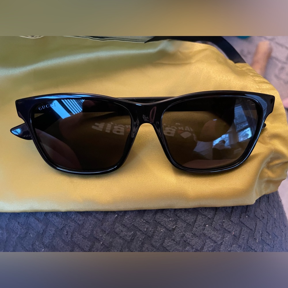 Black Gucci sunglasses